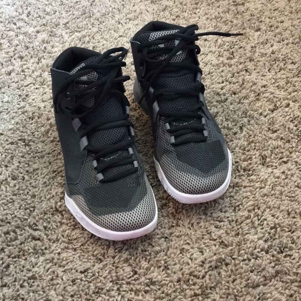Basket ball shoes
